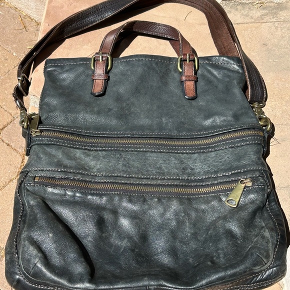 Rehab: Fossil Vintage Explorer Black Leather Crossbody Foldover Bag - Picture 3 of 16